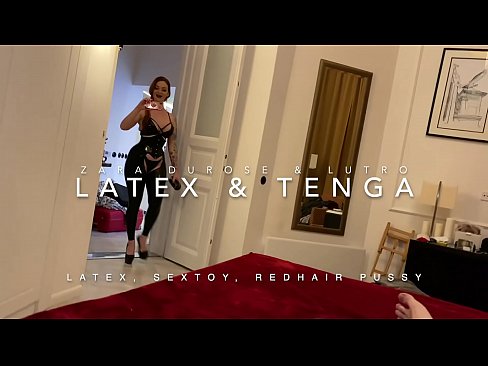 ❤️ Jaruma mai jajayen kaya sanye da rigar latex mai cin duri ❌ Batsa kawai ❌❤